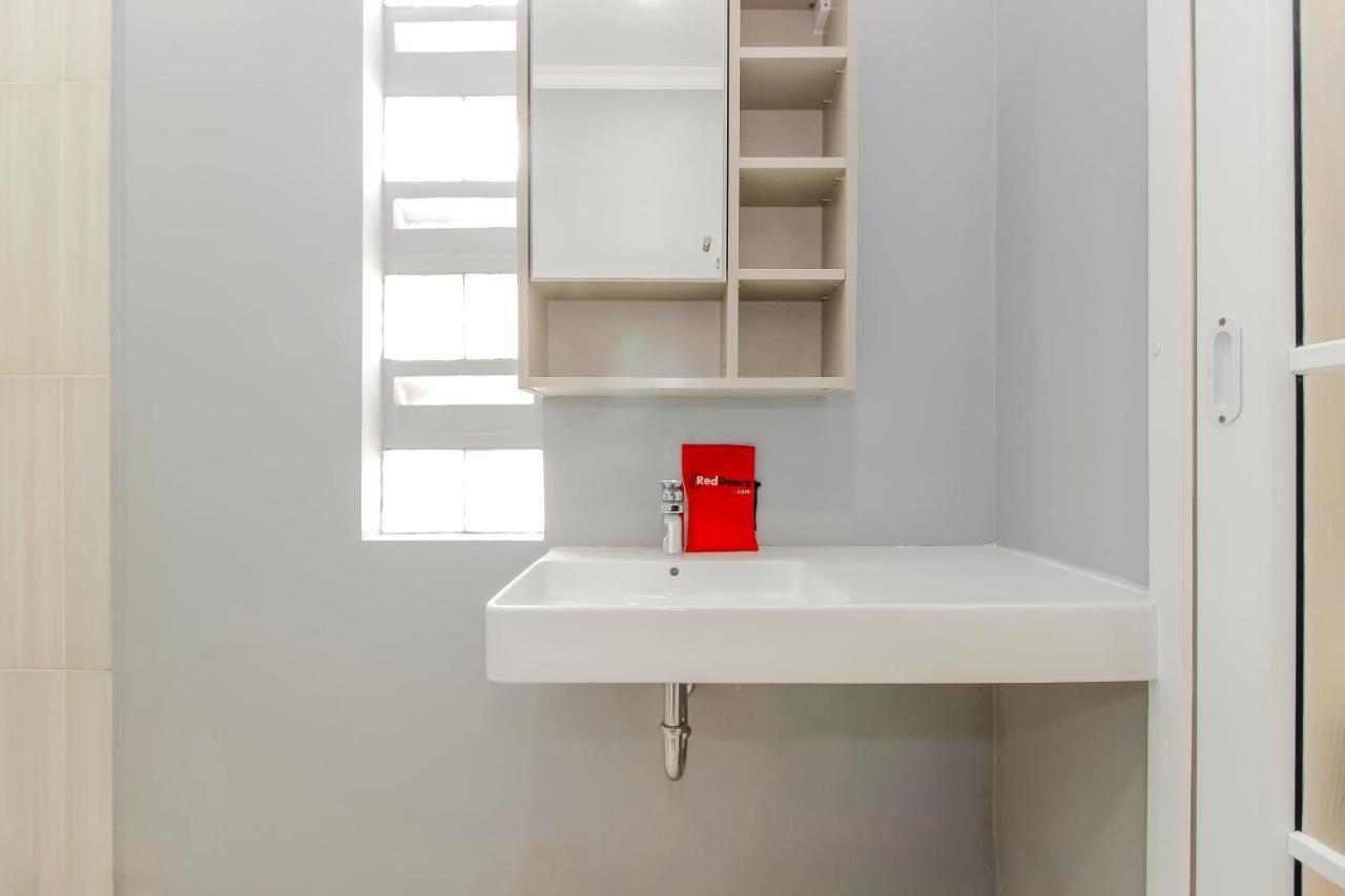 Reddoorz Plus @ Kwitang 2 Jakarta Exterior photo